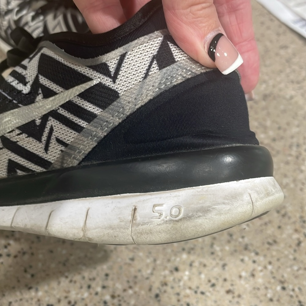 Nike Shoes - Picture 9 of 10